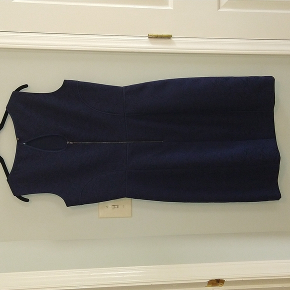 Stunning Navy Tahari Sleeveless Fitted Dress - Picture 7 of 9